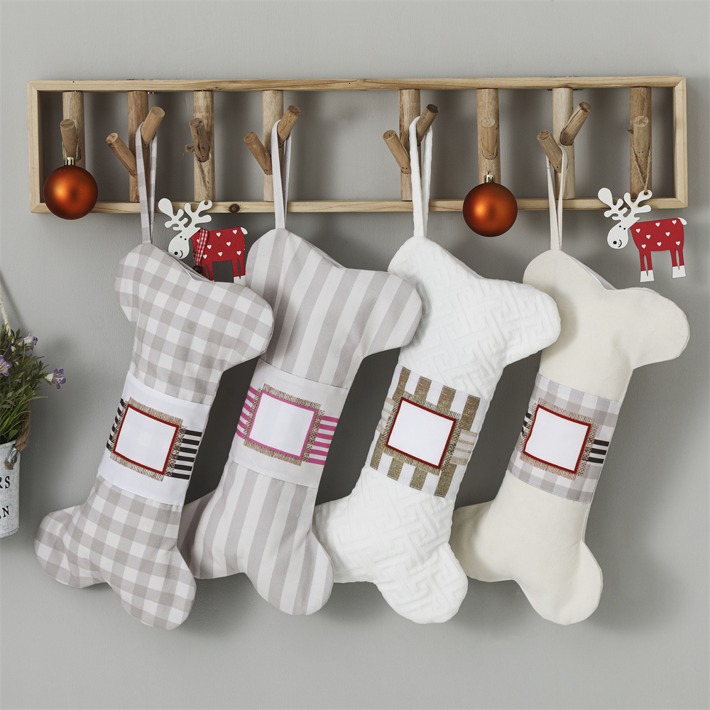 Christmas Stocking Hanging - Skarpety świąteczne dla psów w kratę